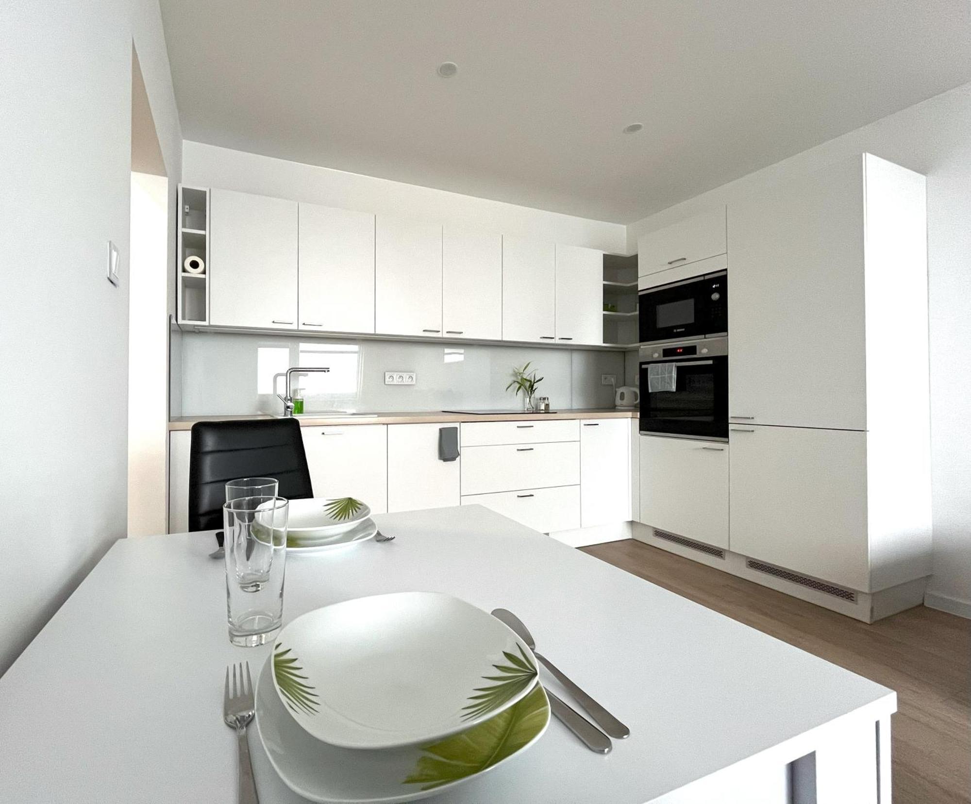 Elegant Escape Apartment III - Free Parking, Easy Access To City Center Bratislava Luaran gambar