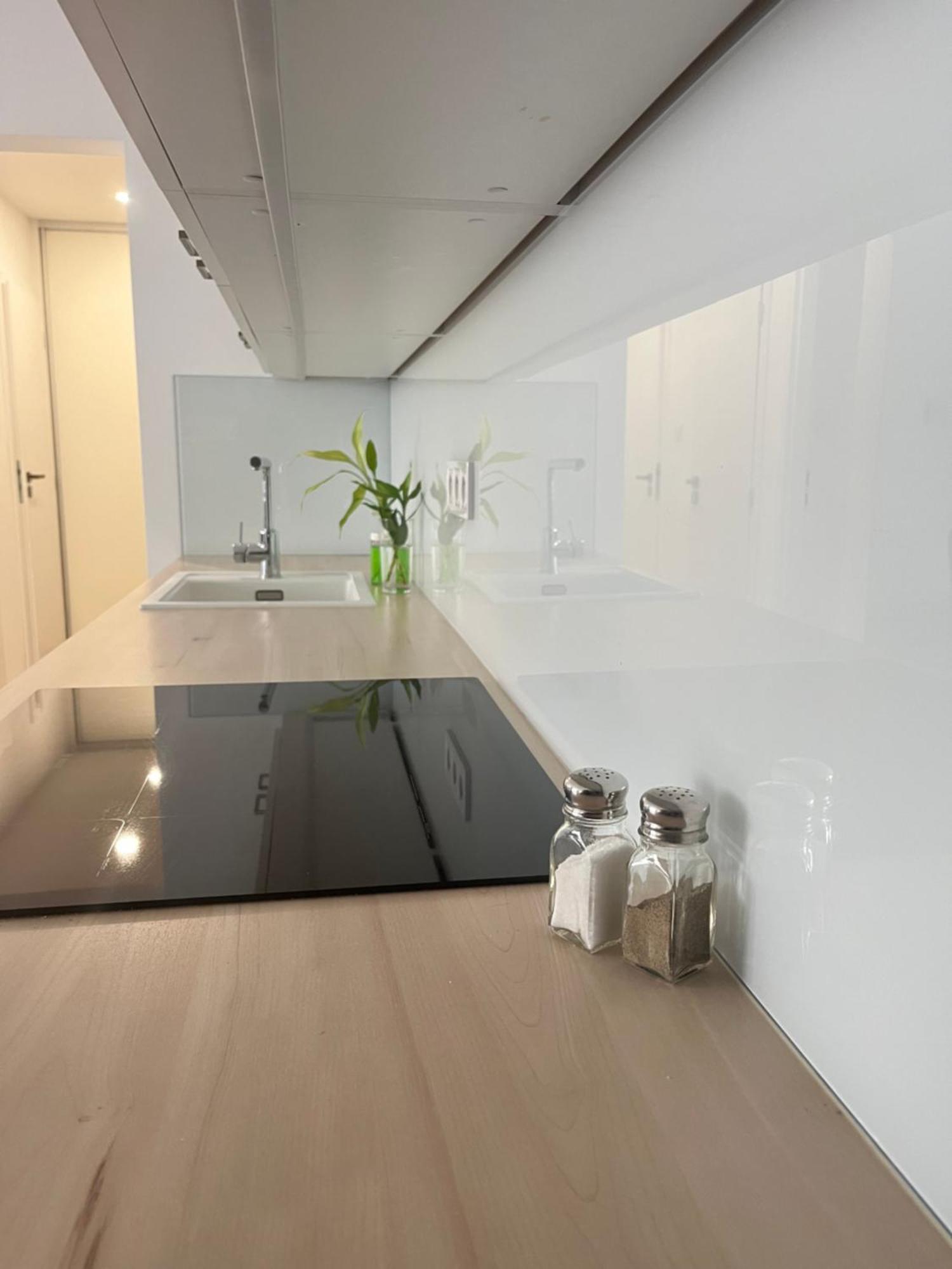 Elegant Escape Apartment III - Free Parking, Easy Access To City Center Bratislava Luaran gambar